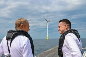 [VIDEO] Premier z wizytą na pierwszej w Polsce morskiej farmie wiatrowej.